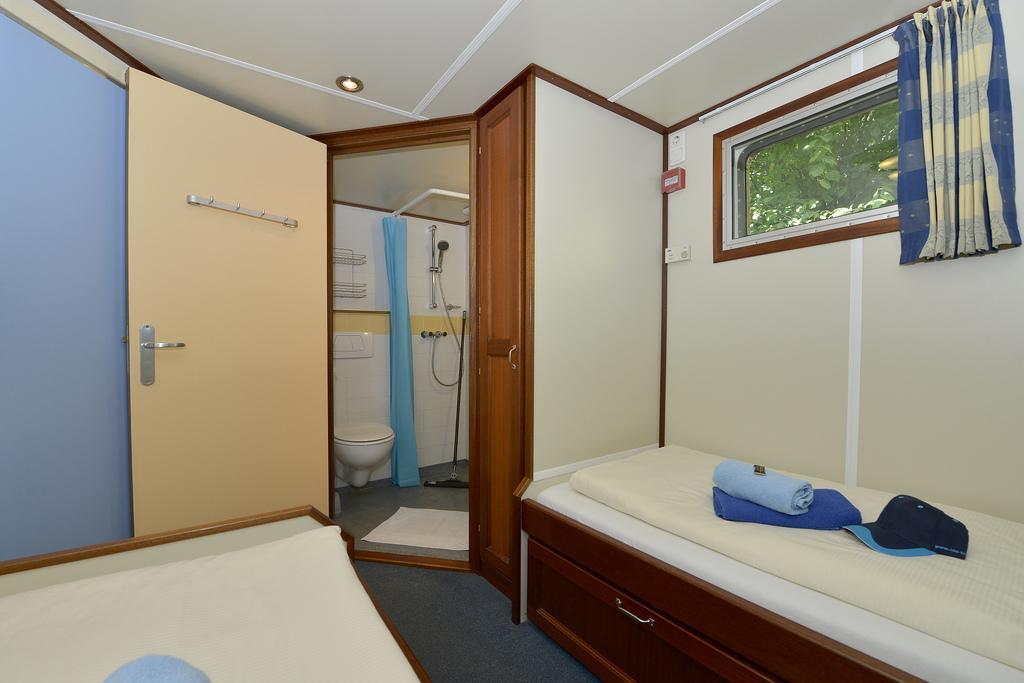 ברלין Ms Mecklenburg Hotelschiff מראה חיצוני תמונה
